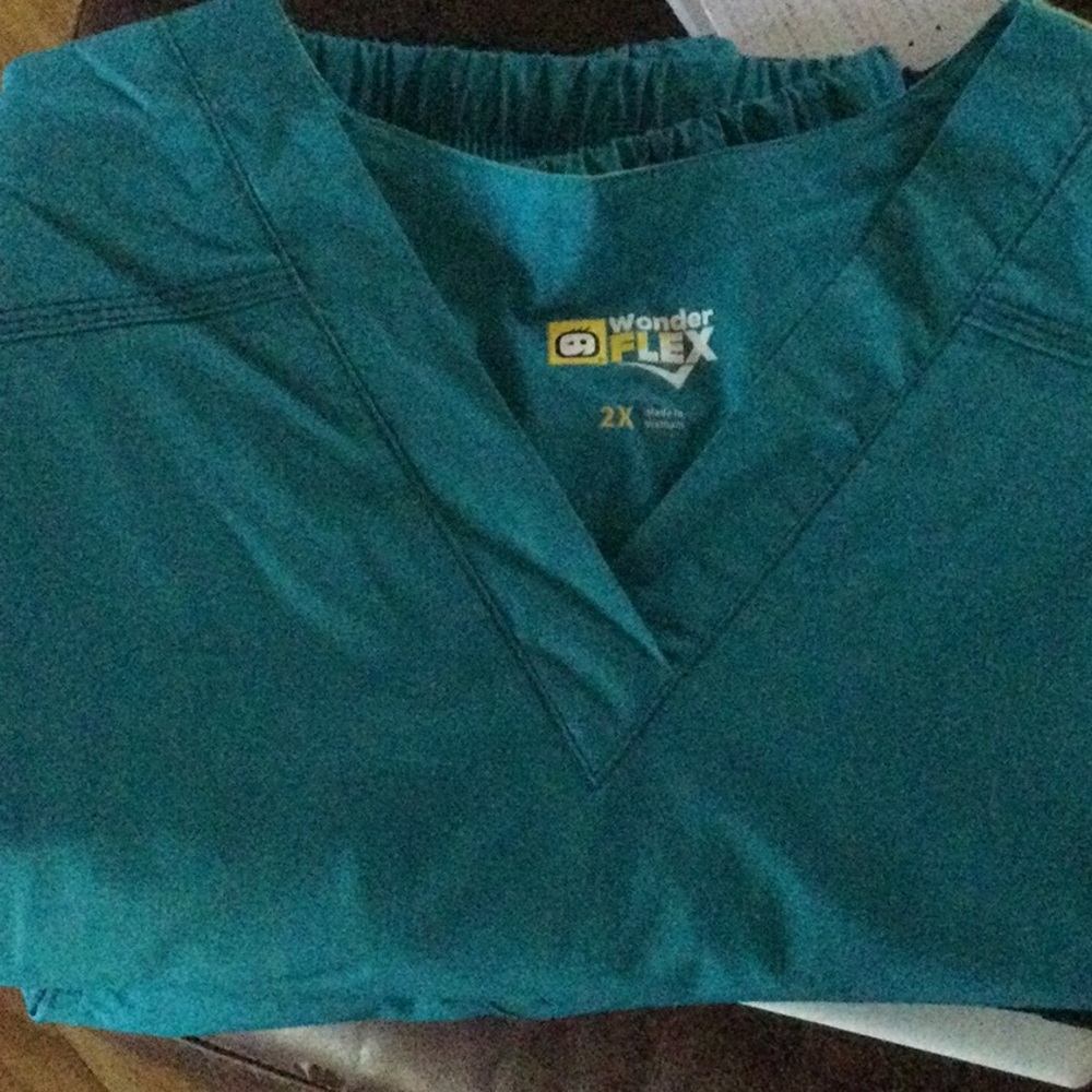 Size 2X turquoise Wonder Flex scrub top